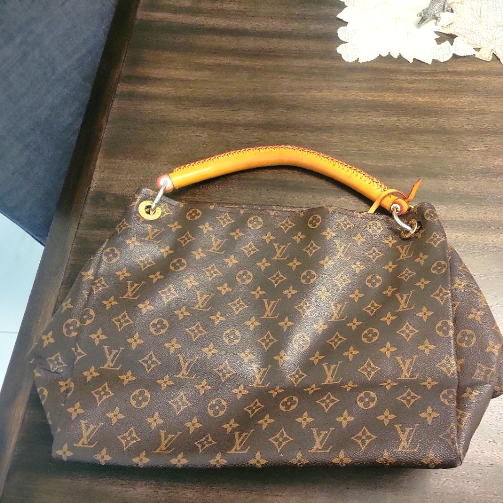 Louis vuitton bag